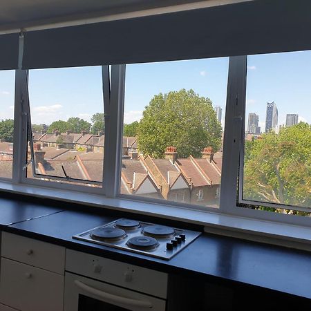 Double Room In Private Apartment London Kültér fotó