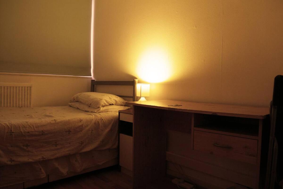 Double Room In Private Apartment London Kültér fotó