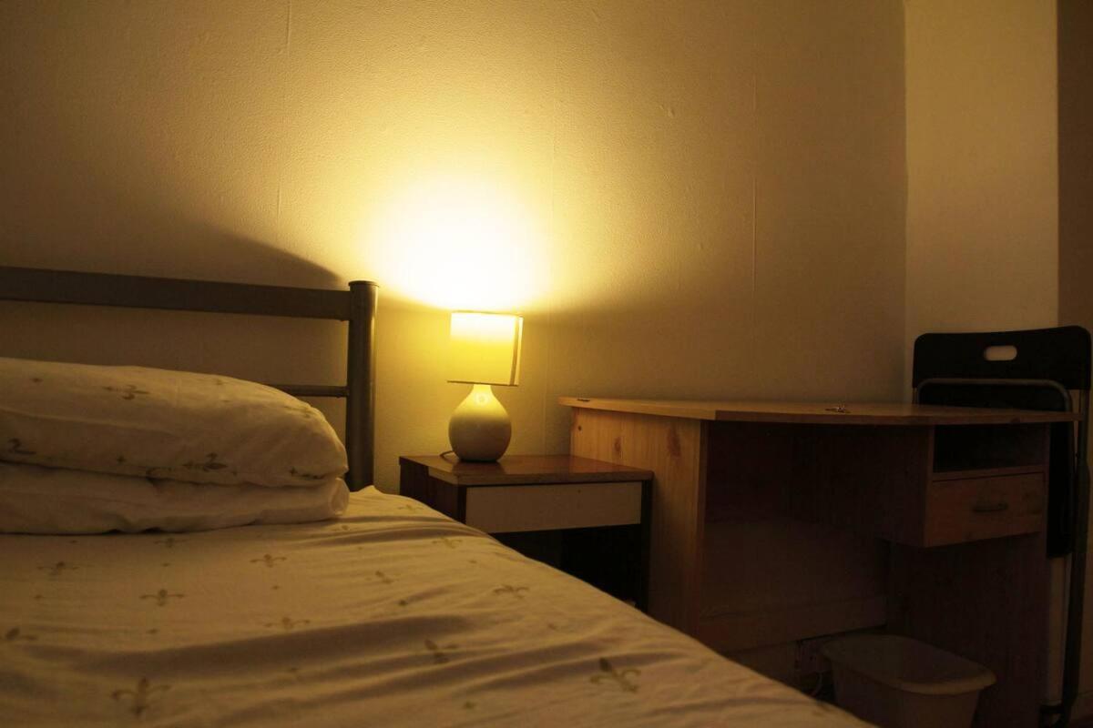 Double Room In Private Apartment London Kültér fotó