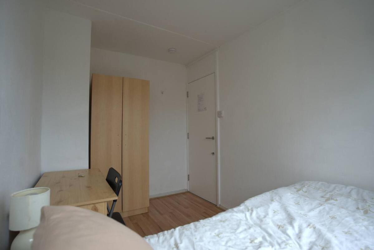 Double Room In Private Apartment London Kültér fotó