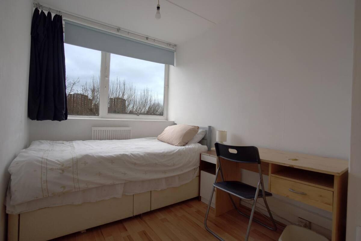 Double Room In Private Apartment London Kültér fotó